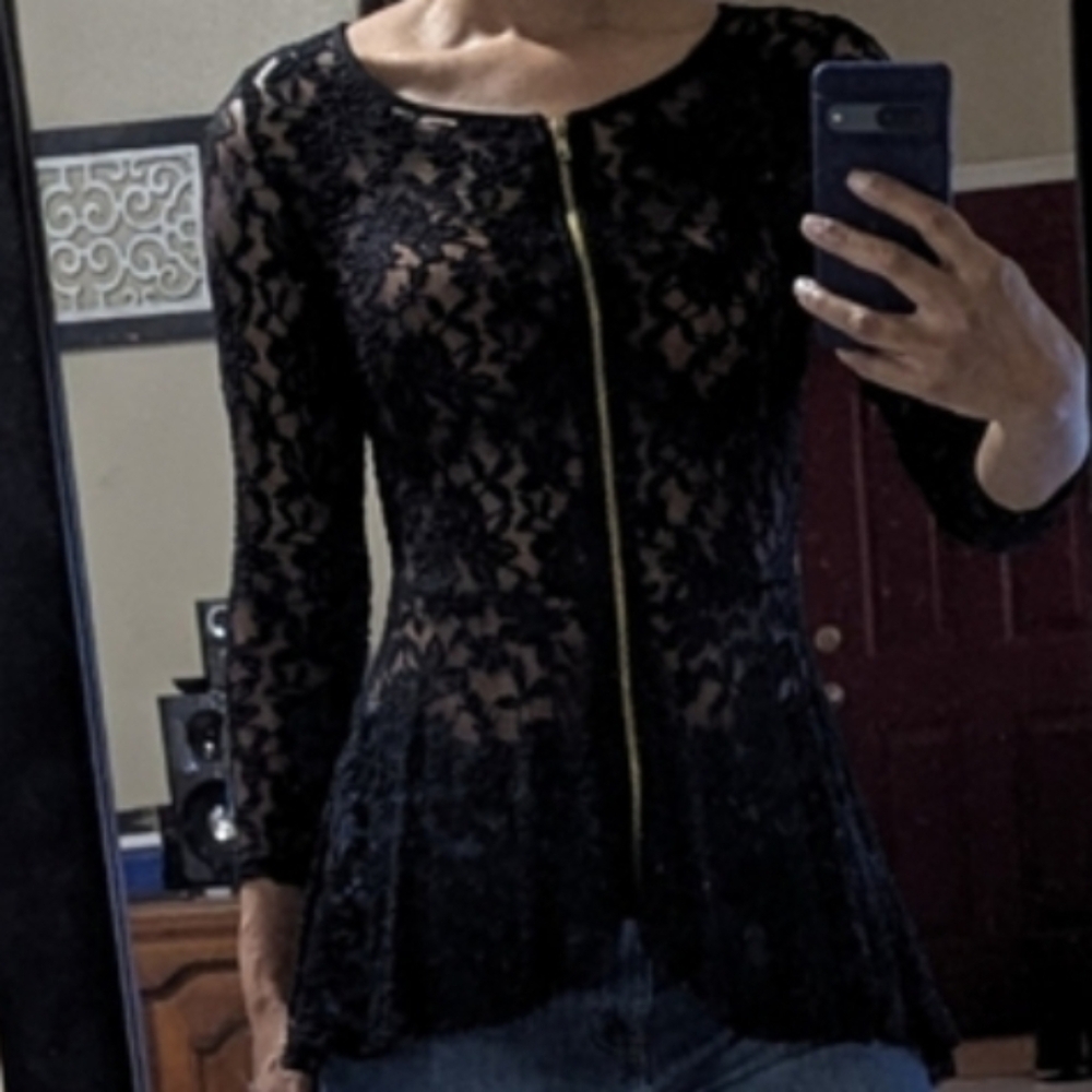 Cleo Lace Top - Picture 2 of 10